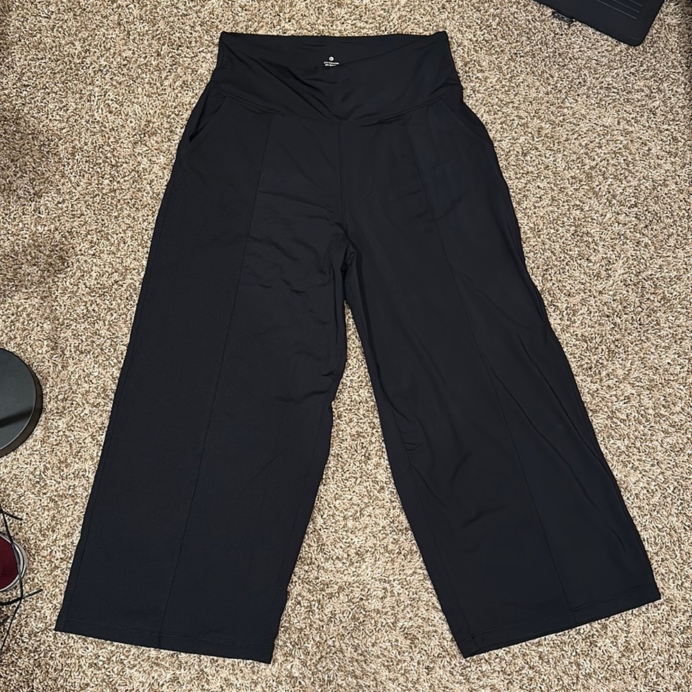 Black flare legging capris!
